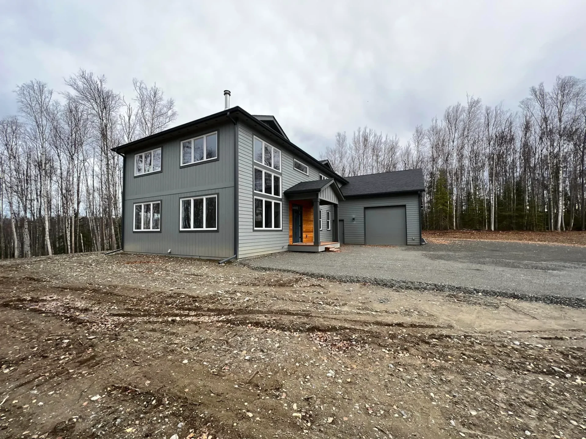 end view of hangar home in alaska